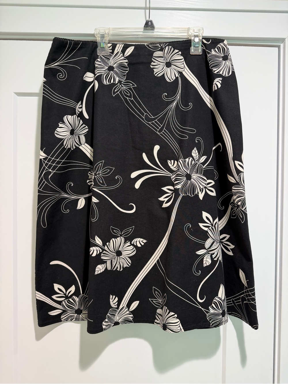 Valerie Stevens Black Midi Skirt with White Floral Print Size 12
